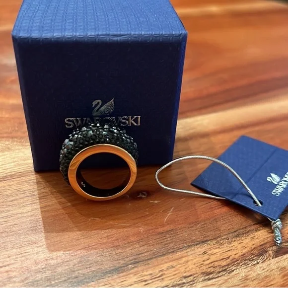 NWT Swarovski Mini Chic Ring Black And Gold